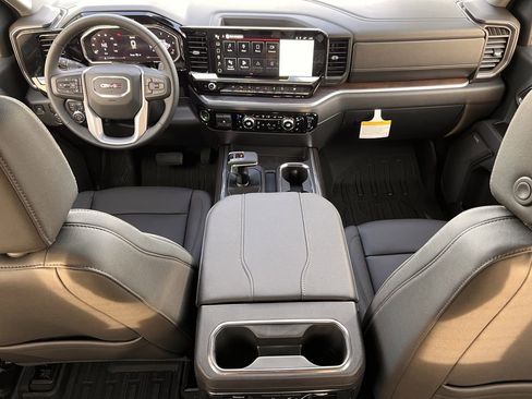 New 2026 GMC Sierra 1500 SLT image 11