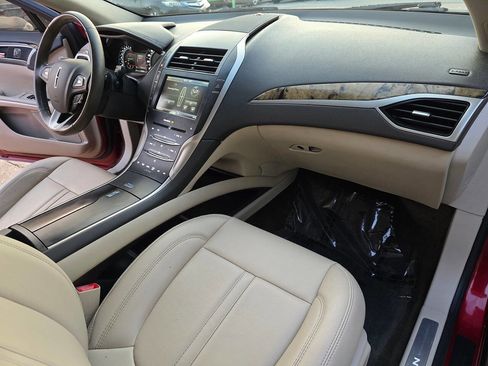Used 2016 Lincoln MKZ image 29