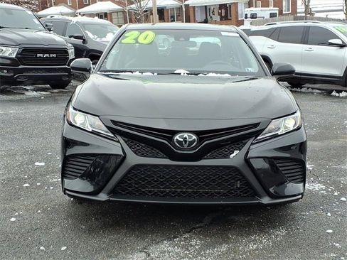 Used 2020 Toyota Camry SE image 2