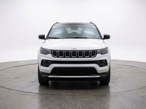 Used 2025 Jeep Compass Limited AWD/4WD image 2