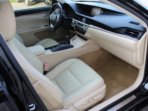 Used 2015 Lexus ES 350 w/ Luxury Package FWD image 28