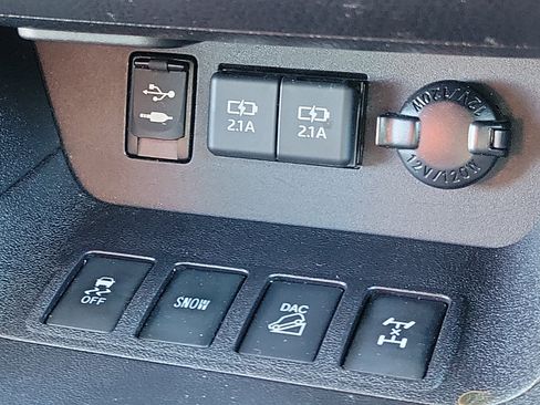 Used 2019 Toyota Highlander LE w/ Protection Package #3 image 22