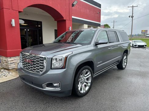 Used 2020 GMC Yukon XL Denali w/ Denali Premium Package AWD/4WD image 4