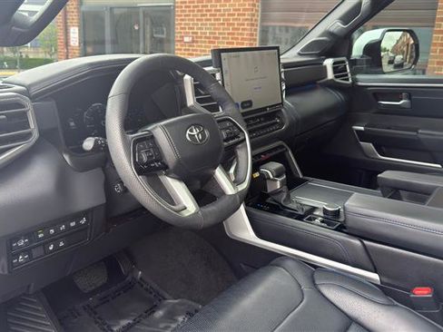 Used 2024 Toyota Sequoia Platinum AWD/4WD image 32
