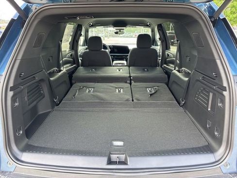 New 2026 Chevrolet Traverse LT w/ Driver Confidence Package AWD/4WD image 39