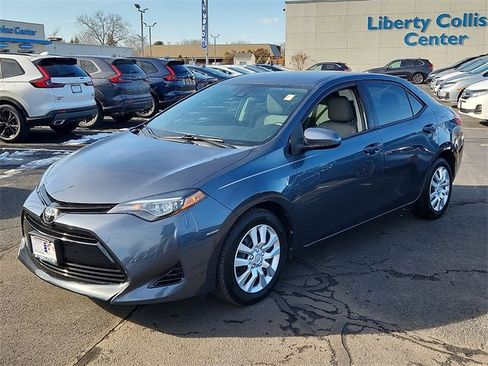 Used 2018 Toyota Corolla LE image 3