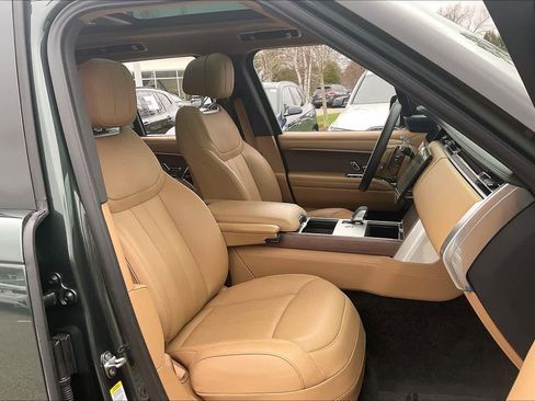 Used 2025 Land Rover Range Rover SE image 8