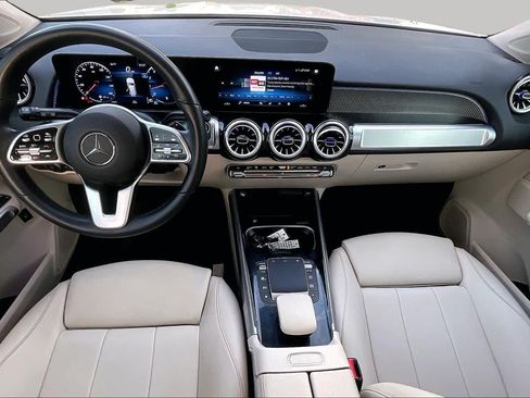 Used 2023 Mercedes-Benz GLB 250 4MATIC image 16