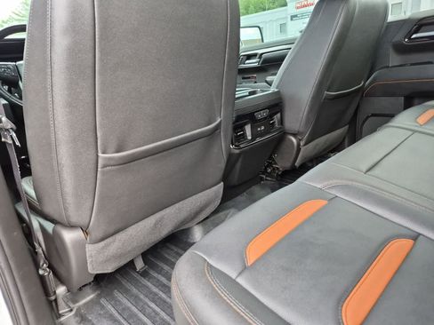 Used 2023 GMC Sierra 1500 AT4 w/ Technology Package AWD/4WD image 18
