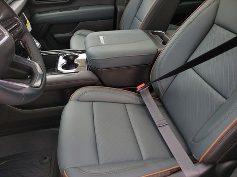New 2026 GMC Yukon XL AT4 w/ AT4 Premium Plus Package AWD/4WD image 23