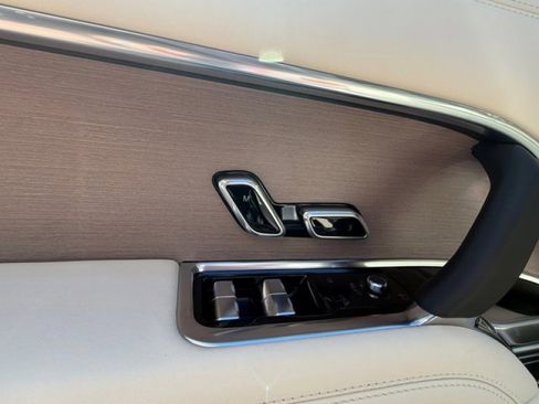 New 2026 Land Rover Range Rover SE image 11