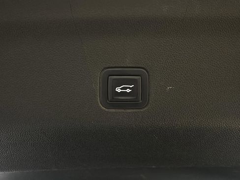 Used 2023 Chevrolet Suburban LT image 14