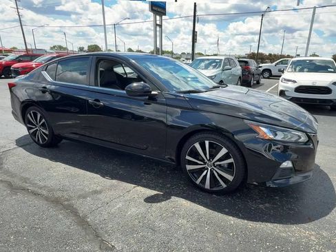 Used 2021 Nissan Altima 2.5 SR FWD image 2