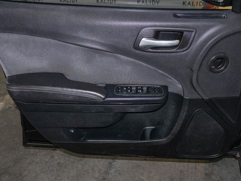 Used 2018 Dodge Charger SXT w/ Blacktop Package image 10