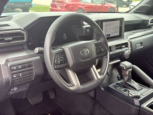 Certified 2025 Toyota Tacoma SR5 w/ SR5 Upgrade Package AWD/4WD image 11