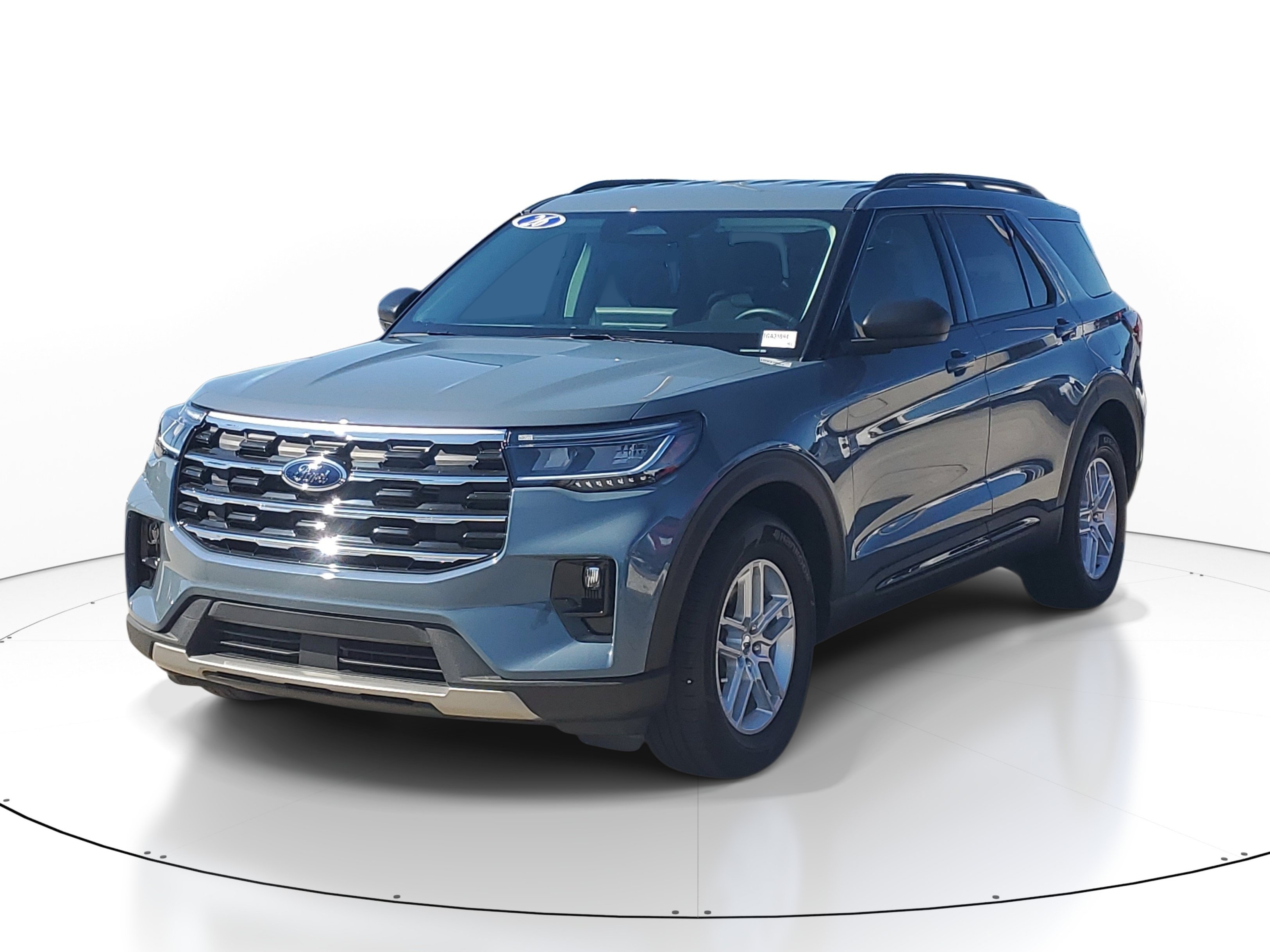 Used 2026 Ford Explorer Active w/ Active Comfort Package RWD image 3