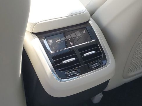 New 2026 Volvo XC60 B5 Ultra w/ Protection Package Premier image 28