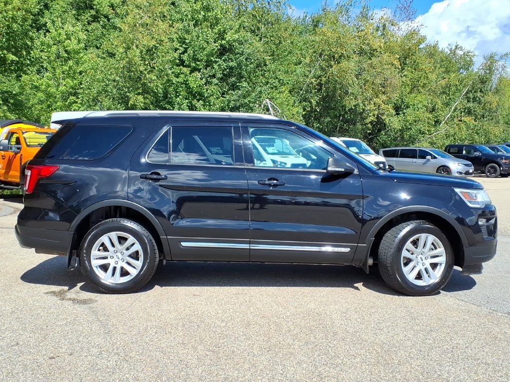 Certified 2019 Ford Explorer XLT w/ Equipment Group 202A AWD/4WD image 3