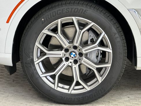 New 2026 BMW X7 xDrive40i w/ Premium Package image 11
