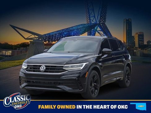 Used 2023 Volkswagen Tiguan SE R-Line image 3