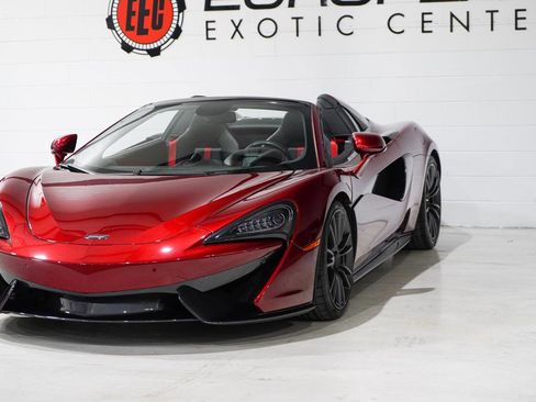 Used 2018 McLaren 570S Spider image 32