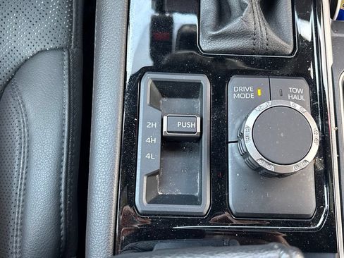 Used 2025 Toyota Tundra Limited AWD/4WD image 18
