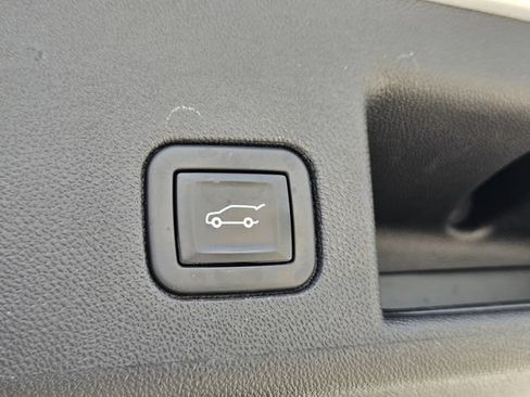 Used 2021 Chevrolet Equinox LT FWD image 17