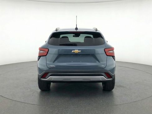 Used 2025 Chevrolet Trax LT w/ LT Convenience Package image 7