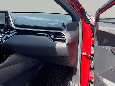 Used 2019 Toyota C-HR XLE FWD image 18