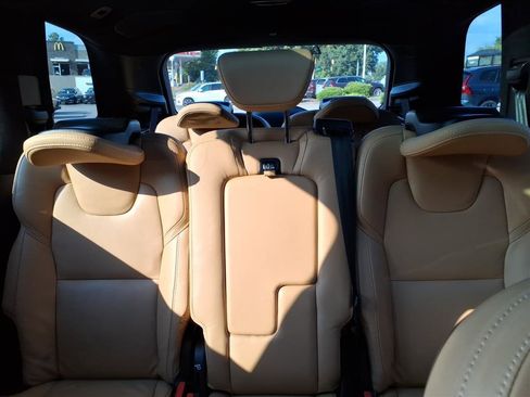 Used 2022 Volvo XC90 T6 Inscription w/ Lounge Package image 19