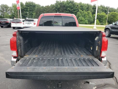 Used 2017 Toyota Tacoma SR5 AWD/4WD image 27