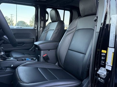 New 2025 Jeep Gladiator Sport image 2