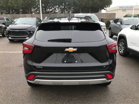 Certified 2025 Chevrolet Trax LT FWD image 12