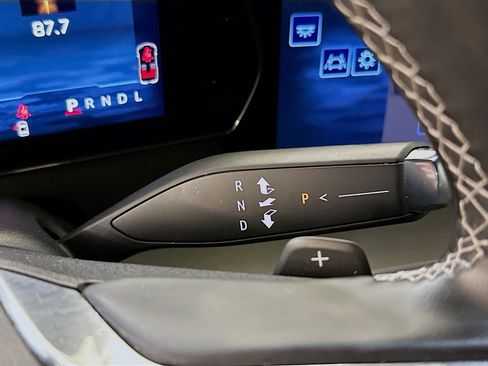 Used 2025 Chevrolet Traverse LT image 25