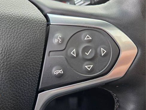 Used 2023 Chevrolet Traverse High Country FWD image 37