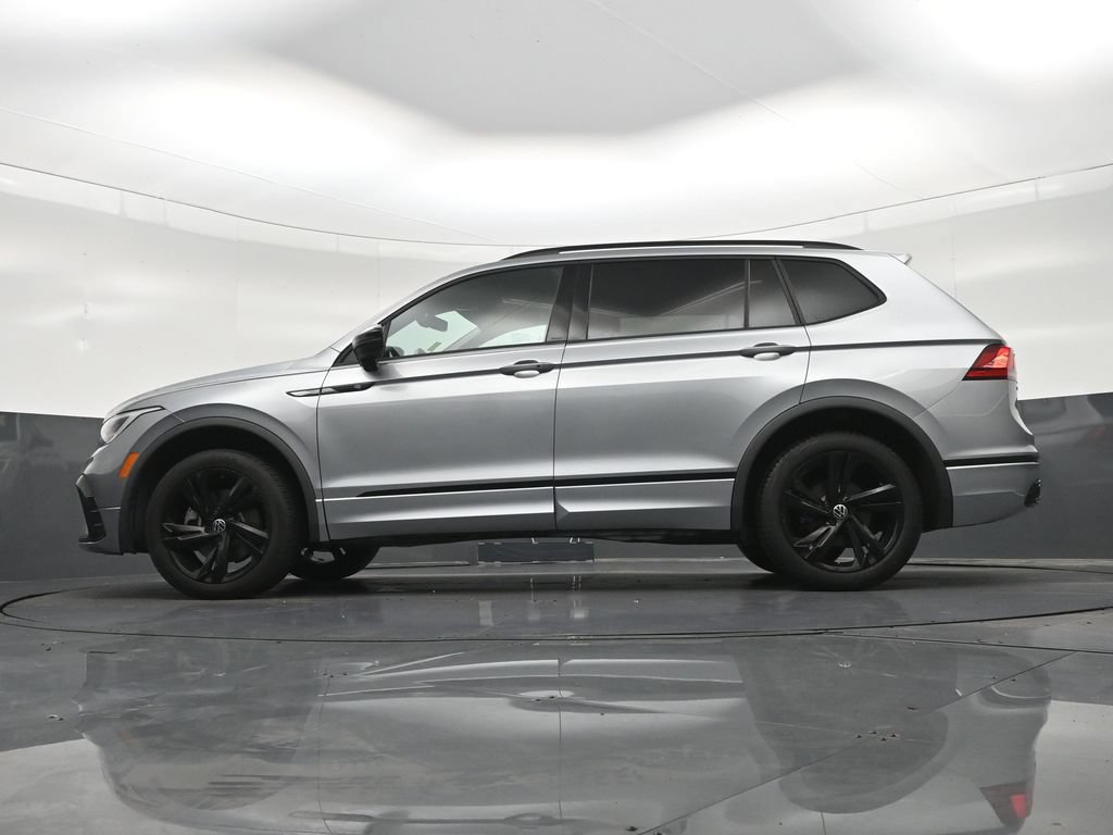 Used 2023 Volkswagen Tiguan SE R-Line FWD image 23