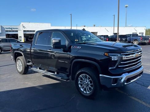 Used 2025 Chevrolet Silverado 2500 LTZ w/ LTZ Premium Package AWD/4WD image 3