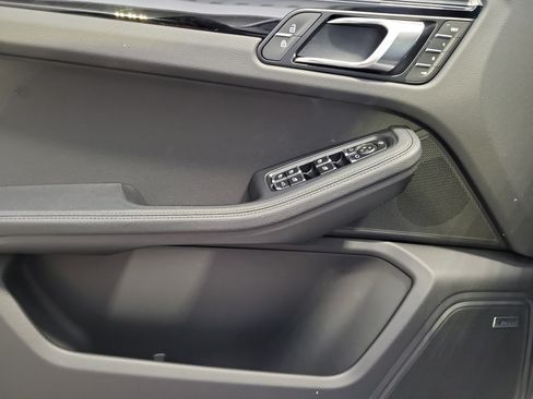 Certified 2026 Porsche Macan AWD/4WD image 17