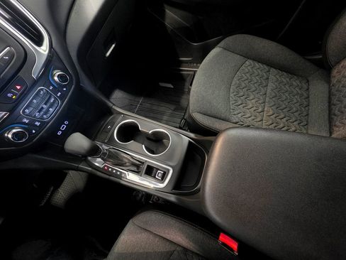 Used 2022 Chevrolet Equinox LT FWD image 36