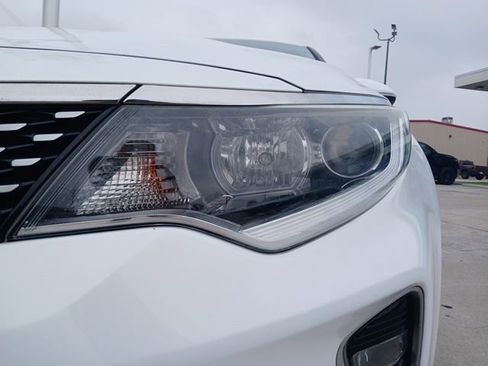 Used 2018 Kia Optima S w/ 18" Alloy Wheels Package FWD image 4