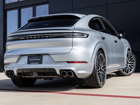Certified 2025 Porsche Cayenne S AWD/4WD image 11