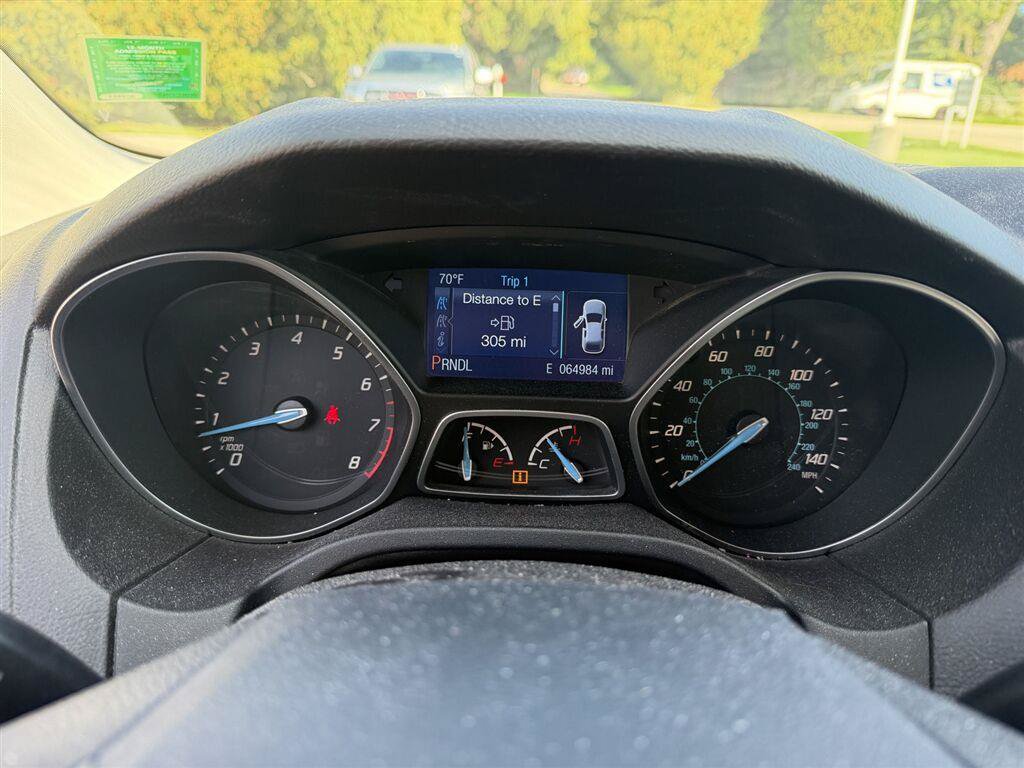 Used 2014 Ford Focus SE w/ SE Winter Package FWD image 9