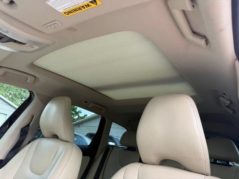 Used 2017 Volvo XC60 T5 Inscription w/ Preferred Option Package FWD image 12