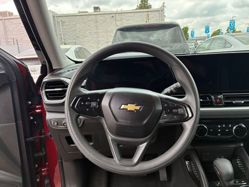 Used 2025 Chevrolet TrailBlazer LT FWD image 28