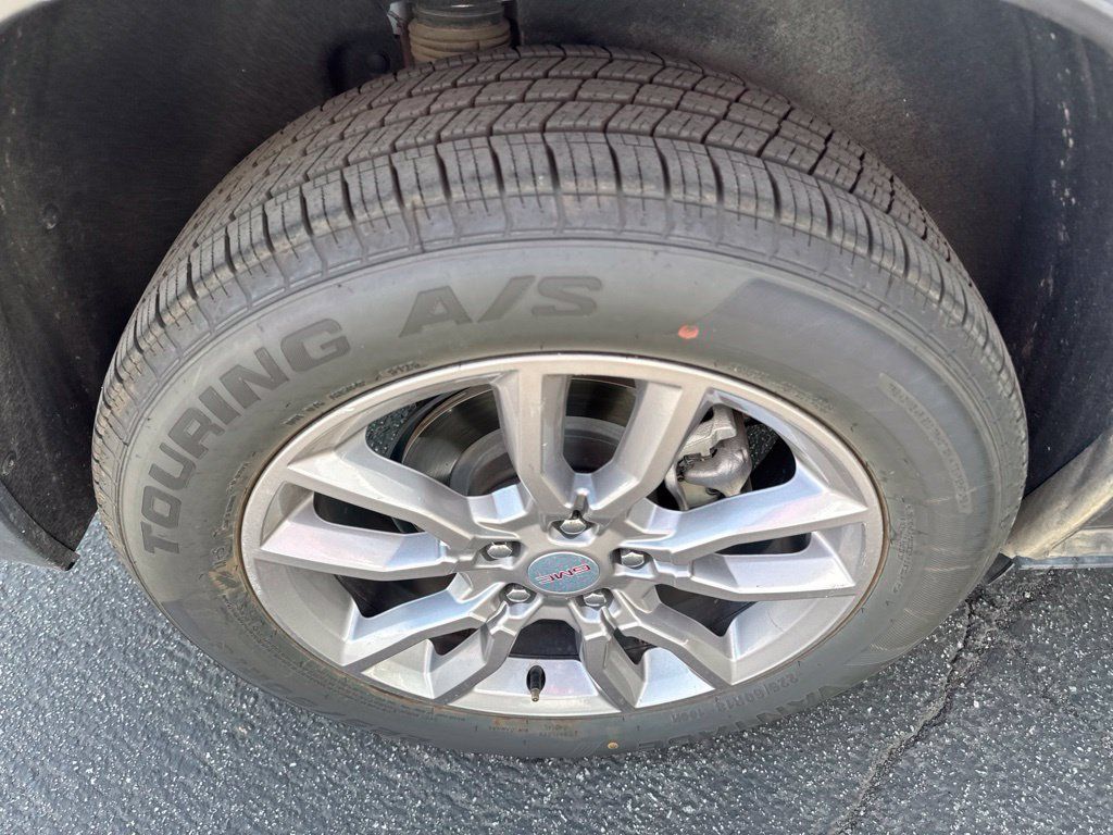 Used 2024 GMC Terrain SLT AWD/4WD image 10