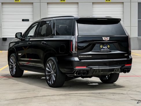 Used 2025 Cadillac Escalade V AWD/4WD image 11