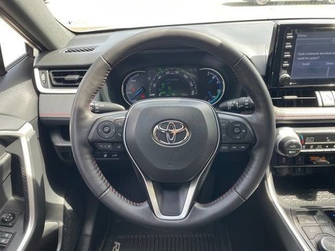 Used 2022 Toyota RAV4 SE w/ Weather & Moonroof Package AWD/4WD image 18