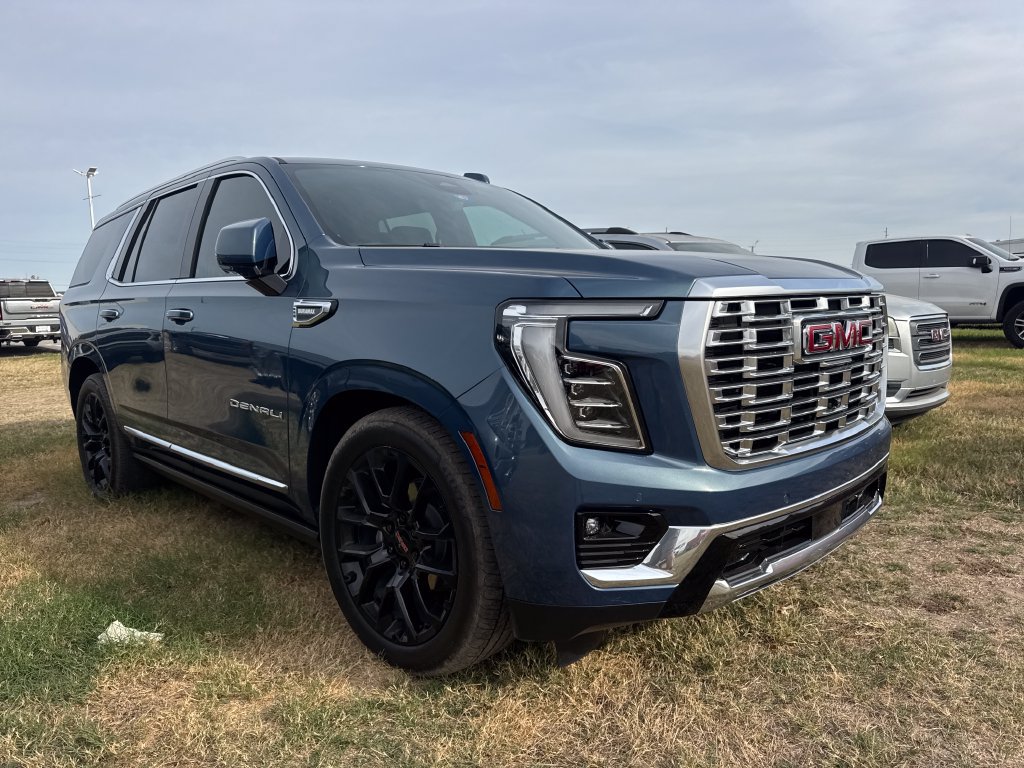Used 2025 GMC Yukon Denali w/ Denali Reserve Package AWD/4WD image 3