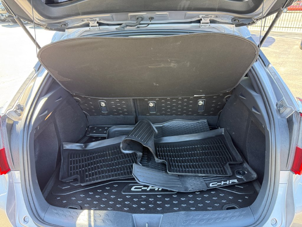 Used 2019 Toyota C-HR XLE FWD image 24