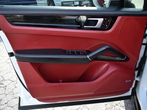 Used 2019 Porsche Cayenne AWD/4WD image 36
